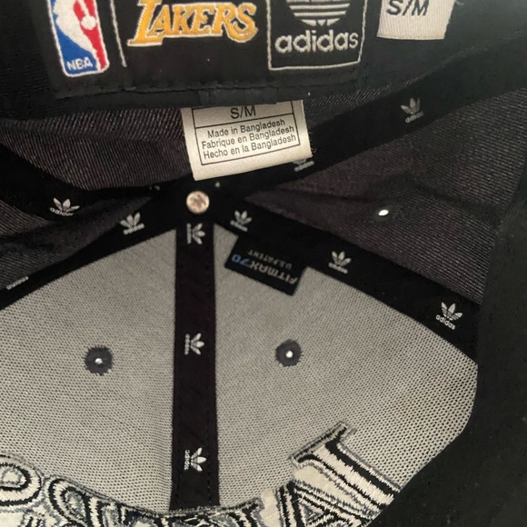 Boy’s Lakers Stretchable Fit Adidas Hat 6 7/8-7/4 - Picture 2 of 4